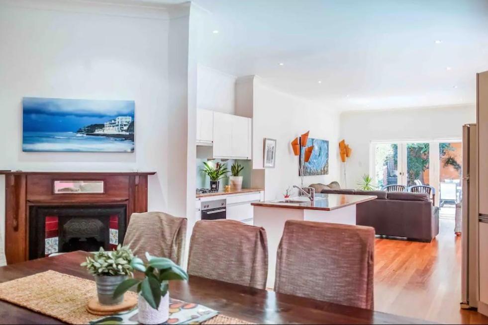 Magnificent Orange Beach House On Bondi Beach! Holiday home
