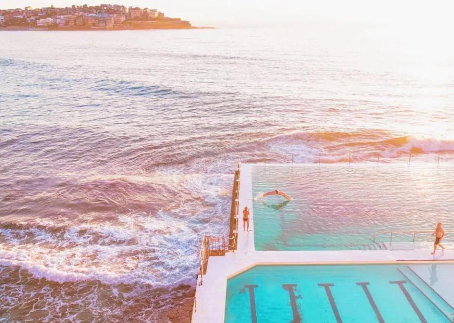Magnificent Orange Beach House On Bondi Beach! Holiday home Sydney