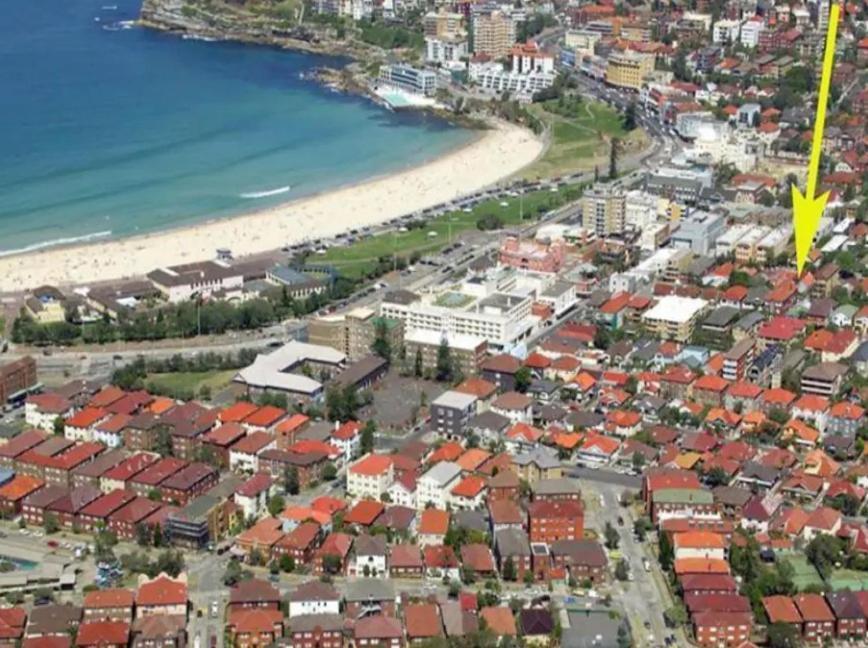 Magnificent Orange Beach House On Bondi Beach! Holiday home Sydney