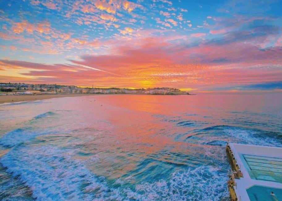 Magnificent Orange Beach House On Bondi Beach! Sydney
