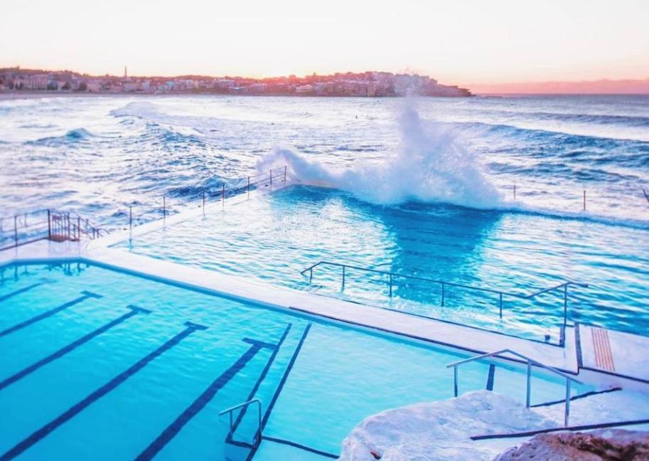 Magnificent Orange Beach House On Bondi Beach! Holiday home Sydney