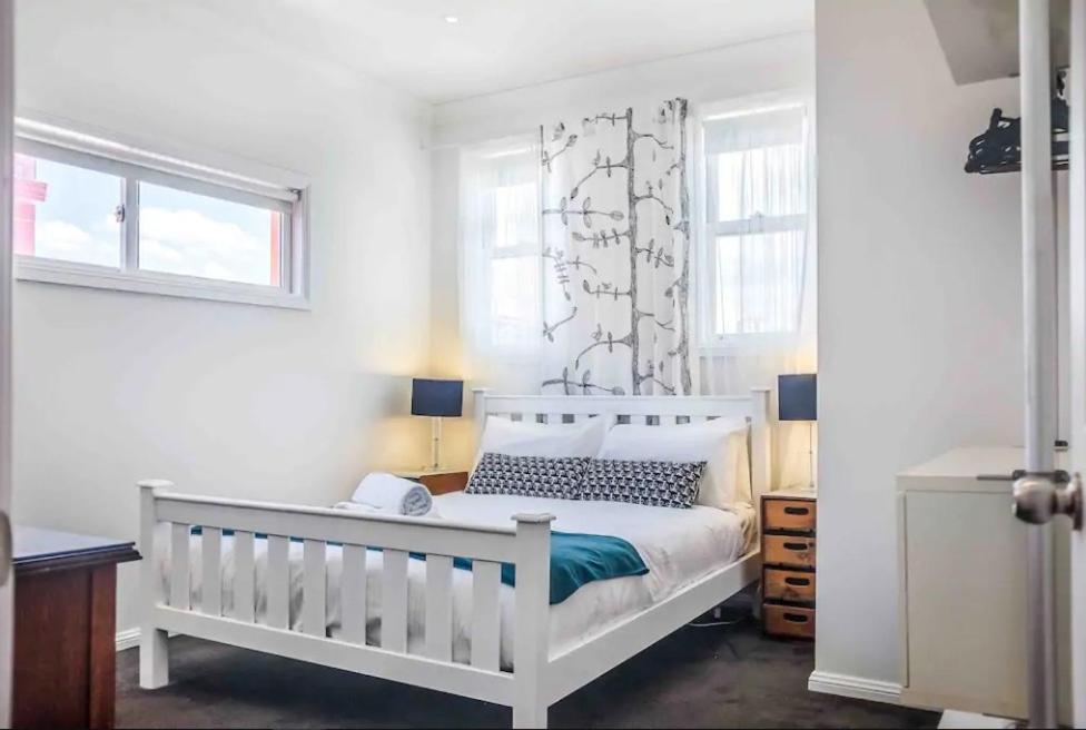 Magnificent Orange Beach House On Bondi Beach! Holiday home *