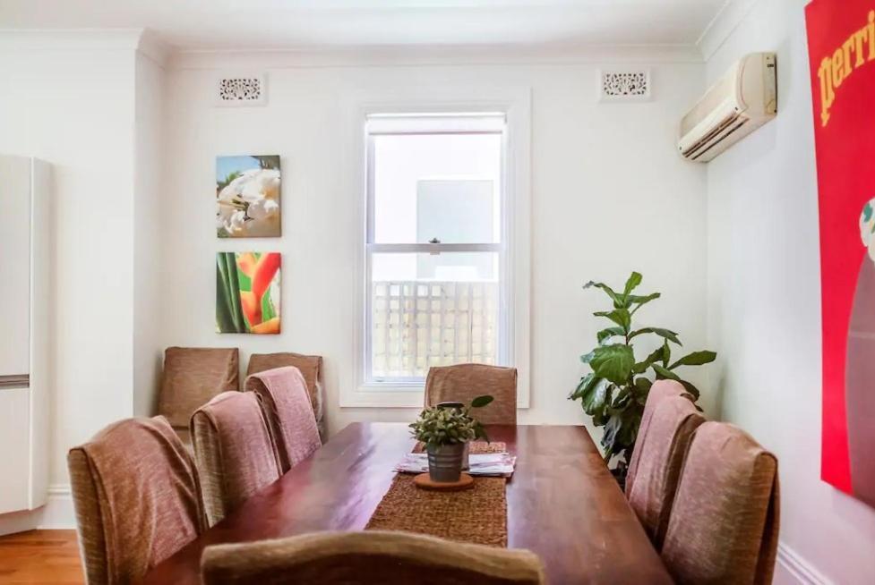 Magnificent Orange Beach House On Bondi Beach! Holiday home Sydney