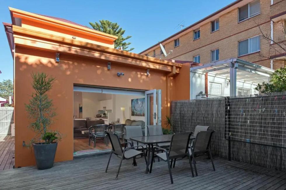 Magnificent Orange Beach House On Bondi Beach! Holiday home Sydney