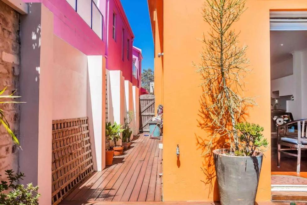 Magnificent Orange Beach House On Bondi Beach! Holiday home